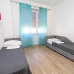 Maya * Milánó